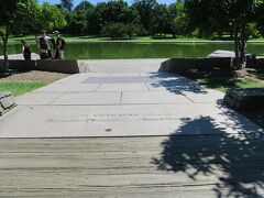 Constitution Gardens（コンスティチューション・ガーデン：憲法の庭園）は
建国200周年を記念して造られたようです。