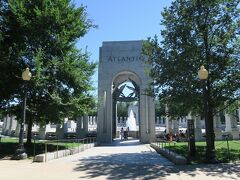 第二次世界大戦記念碑(World War II Memorial）に到着です。