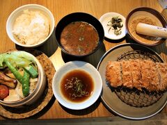 名代とんかつかつくら銀閣寺店　夏野菜の蒸籠とヒレカツ