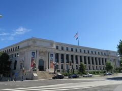 Smithsonian's National Postal Museumもまだオープン前です。涙