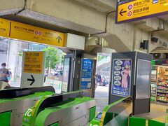 こちらが浜松町駅です。
昨日も通った改札です。