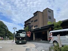 あ、さっき駅から送迎してもらったバスです。（運転手さん一緒！）
吉祥やまなかさんの姉妹館、かがり吉祥亭さんはここなんですね。