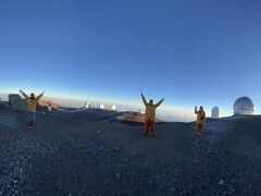 マウナケア山頂近くにある天文です・望遠鏡とパノラマ記念撮影
