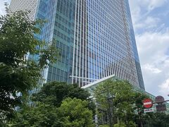 高層ビルが見えてきて
日本橋室町三井タワー
こちらはコレド室町の入るビル