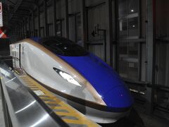 　長野駅の次は富山駅、乗り換えです。

　富山21:42　→　新高岡21:50
