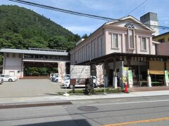 塩原もの語り館（栃木県那須塩原市塩原）
1階　塩原温泉観光協会
　　  歴史と文学資料展示室
　　  売店（塩原みやげ）
　　  農産物直売所・足湯
2階　カフェレストラン洋燈（ランプ）