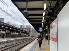 無事1.5時間でシドニーに到着。
空港からセントラル駅までは3駅10分なのに片道$20、、、。
時間に余裕ある方はバスを上手く使うのがいいみたい。