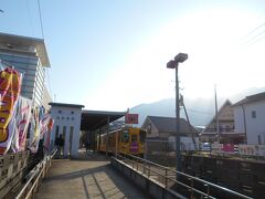 17時前、島原駅に到着。
本日の宿泊地の熊本へフェリーで移動する。
島原城など市内の観光はしていなかったが、
丁度島原港行きの電車が出るところだったので飛び乗った。