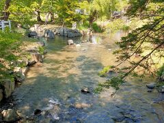 中島公園南側にある鴨々川水遊び場を通って