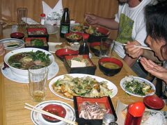 和食料理屋さん金太郎、
　すべてデカメニュー、！うちら全員年寄でとても食べれない。
半分以上残す