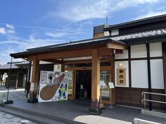 おんばしら館 よいさ
春宮から５分ほどで着きます。御柱祭の歴史や文化を知ることができる施設です。御柱祭とは七年に一度の寅と申の年に行われます。宝殿と社殿四隅にあるモミの木を建て替えるお祭りです。今回は時間がなかったので寄らなかったです。