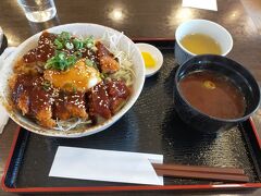 みそ玉丼の昼食です