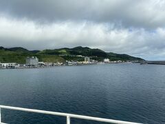 定刻の08:25に礼文島の香深港に到着。
天気はいまいちのようです。