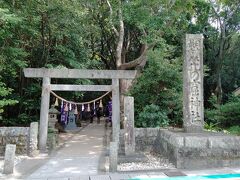 花窟神社（花の窟神社）は日本書紀にも記されている日本最古の神社といわれているそうです。