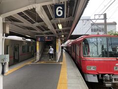 犬山で5分停車し、列車の向きが変わる。