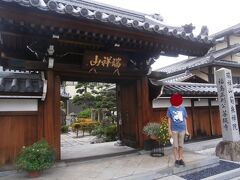  名古屋から自動車で出発し、今日の最初の目的地であるあま市の菊泉院を訪れました。戦国武将の福島正則ゆかりの寺院です。