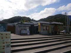  垂井町と池田町を結ぶ２１５６ｍの「梅谷嘉多山トンネル」を越えて、道の駅池田温泉で休憩します。