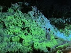 日が沈むと色とりどりにライトアップされ、幻想的です。

あしがくぼの氷柱は、道の駅にお手洗いや休憩スペースがありました。
