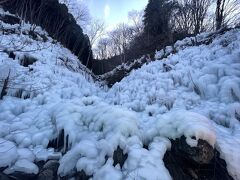 芦ヶ久保駅から、あしがくぼの氷柱までは歩きます。
事前にチケットを購入していたので、入場はスムーズでした。