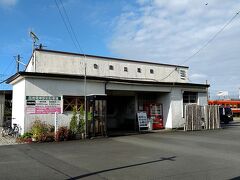 朝、岳南電車の終点・岳南江尾駅にいます。今日は、普段乗らない岳南電車の末端区間から、巡業を開始します。。