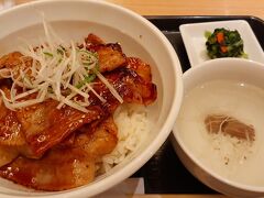 羽田空港第二ターミナル
いつもの蕎麦屋が混雑していたので隣の東京カルビへ
豚丼
美味しい！