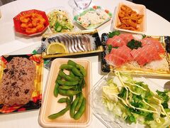 ツルヤで、夕食も買ってきました。
お寿司だと醤油はただだけれど、お刺身は醤油は有料でびっくりしました。