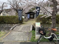 「ゆかりの地」４か所目＝【武田信玄公の墓】

信玄公の遺体を火葬した場所だといわれ「火葬塚」とも