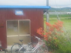 通過列車の多い瑞穂駅も、この朝一の列車は停車します。

ここでも数人の学生さんが利用していて、駅存続の貴重な力となっています。