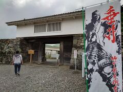 続いて、竹中陣屋跡（竹中半兵衛の息子重門の陣地）。すごく、立派な門ですが、くぐった先は幼稚園でした。しっかり、守られてそうですね。