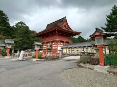 南宮大社。大きい神社です。金物の神様だそうで、お守に刀のデザインのものがありました。