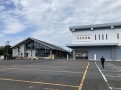 山下りて、今回のメインとなりました足立美術館へ。