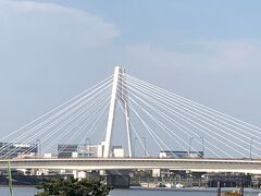 多摩川と大師橋です。

大師橋は多摩川にかかるもっとも下流の橋。