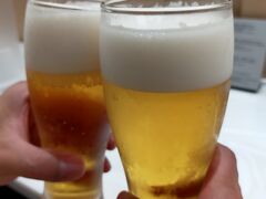 ANAラウンジで乾杯&#127867;したけどレンタカー運転する旦那ちゃんは飲めず、私が頂く&#128518;
