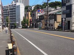 横須賀中央から上町へと続く坂は平坂（ひらさか）と呼ばれています。