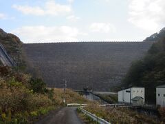 福井県　4施設目　桝谷ダム（ますたに湖）
2021年11月16日に第59回ダムカード収集の旅として訪問

桝谷ダム
2005年（平成17年）竣工のロックフィルダム
堤　高　100.4m
堤頂長　345.8m
多段式ローラーゲート　1門（取水）
多孔式スライドゲート　2門（取水）
ジェットフローゲート　3条（緊急放流）