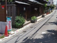 さらに歩くと旧宇田川家住宅があります。市内でもっとも古い古民家です。木造のあたたかみのある佇まいでした。