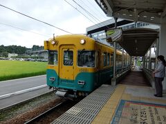 新黒部12:20>>富山地方鉄道本線宇奈月温泉行>>宇奈月温泉12:45
ローカル線に乗り換える。この時間は駅員さんがいて窓口できっぷを買うことができた。
ツアー客はいなくなったのでバスでどこかへ向かったのだろう。
