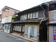 後藤鉱泉所や住田製パン所のある通りから渡し船の船着き場まではノスタルジックな街並みが続きます。
