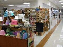 羊毛のお店です。
元々、サッポロファクトリーのレンガ館に出店されていましたが
レンガ館の耐震工事が2年かかるとの事で
三越に引っ越ししてこられました。