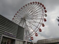 刈谷ハイウェイオアシス。空が真っ暗と思ったら雨降ってきた～