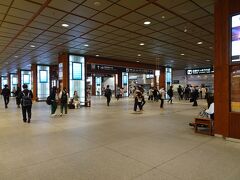 金沢駅です。

ｓｕｋｅｃｏは１０年以上ぶりかな♪。
懐かしいなぁ～。
でも、なんとなく記憶と違うような（笑）。