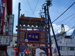 地久門をくぐって、関内方面へ。

横浜スタジアムが近いらしい。