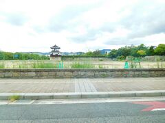 カーナビに従いながら　広島城横を通り