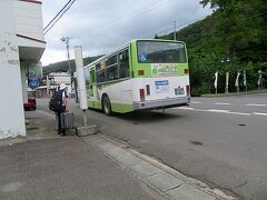 花巻駅を出て25分ほどで大沢温泉に到着。私の他に2人が降車した。