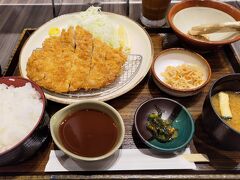 談合坂サービスエリアで夕食