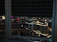 別の日にパリスのエッフェル塔展望台に行きました。