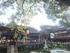 上海市内で有名な観光スポット「豫園」へ