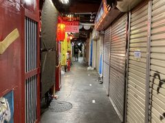 帰りは二条市場の中を抜けて創成川沿いを歩きました。