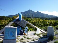 野塚展望台から見た利尻山。利尻島サイクリングロードのスタート地点です。