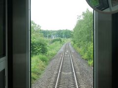 無事乗れて一安心。
1両しかない車両だけどトイレはある。
距離が長いからだろうなぁ。
最初はほとんど人がいなかったけど途中からちょっと乗ってきた。
乗ってる間に空が明るくなってきて雨は大丈夫そうな空模様になってきた。
